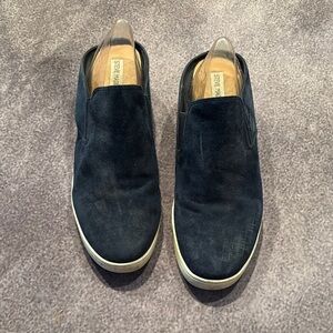 Steve Madden NavyMules with Suede Material and Slip-On Design